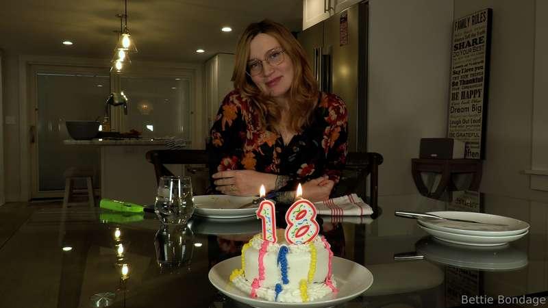 bettie_bondage image #2