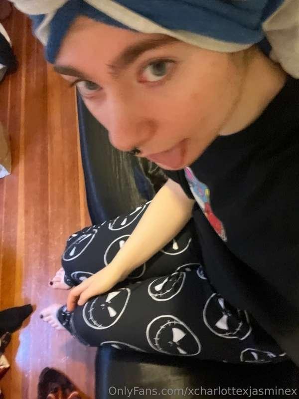 Fresh out the shower :3  Who wants to see >:3