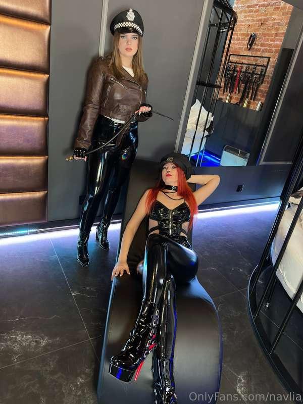 I know you want to worship us in leather 😈💦