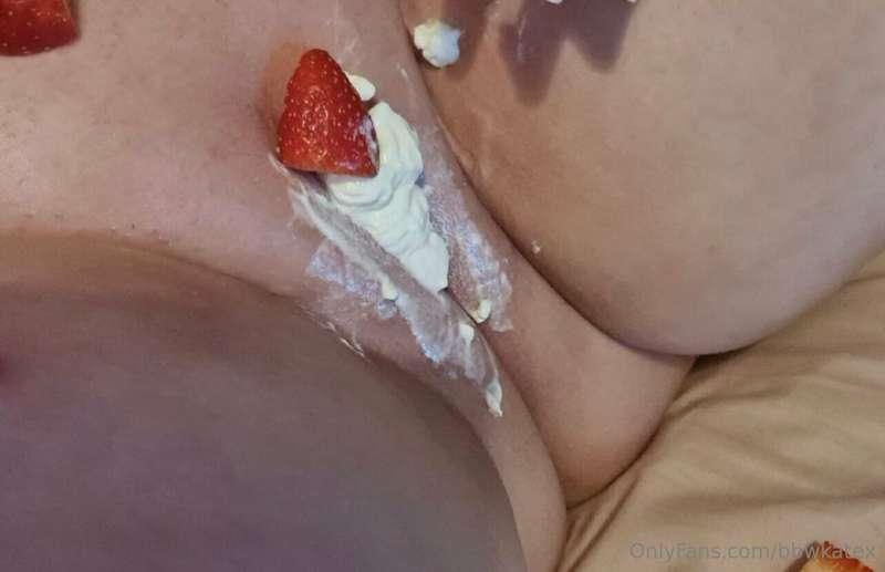 Anyone for dessert? 🍓