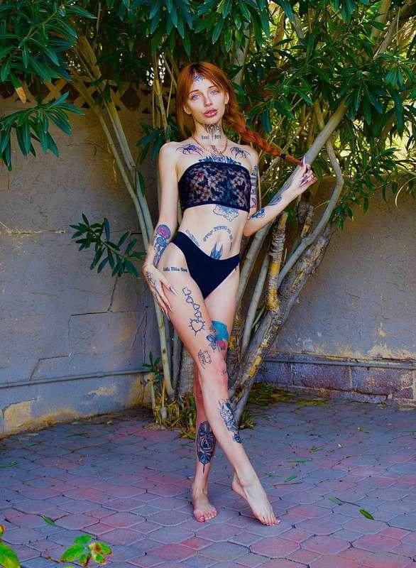 It’s easy for me to relax in nature 🌳💚 How do I look? More p..