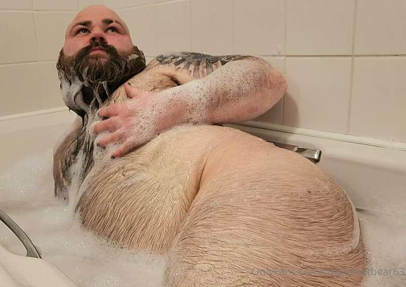 Bath time fun with bubbles. Come join me for some wet fun 😜 ..