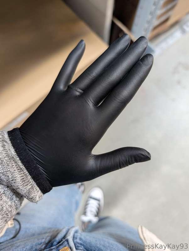 Furniture shopping for my "clinic" 😜 I ordered online, not e..