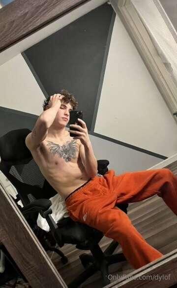 @kamkeeling  Yall go add my bro! Super hot with a big dick 😈..