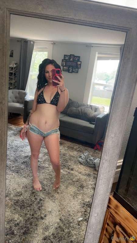 Enjoying the summer sun😘