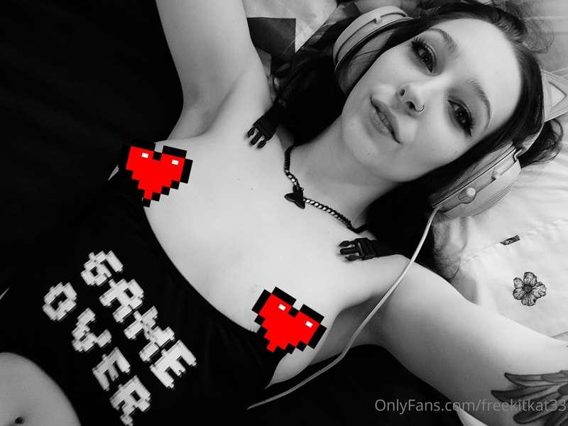 You should check out my newest photoset and my new video suc..