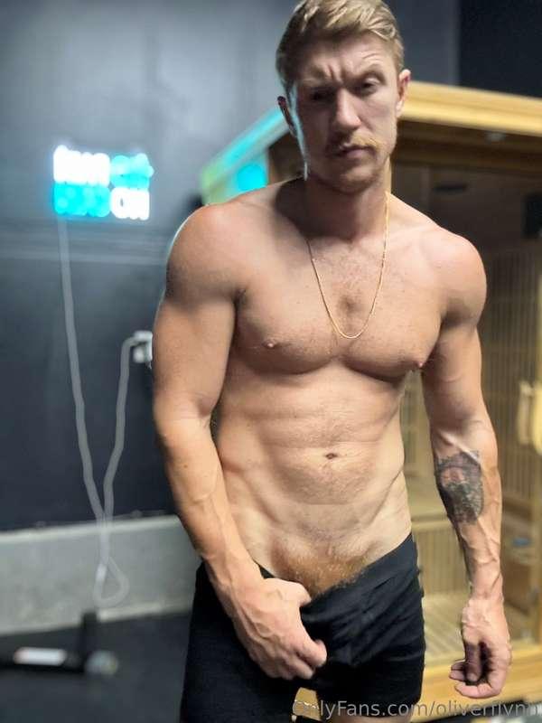 Need you on your knees now💦