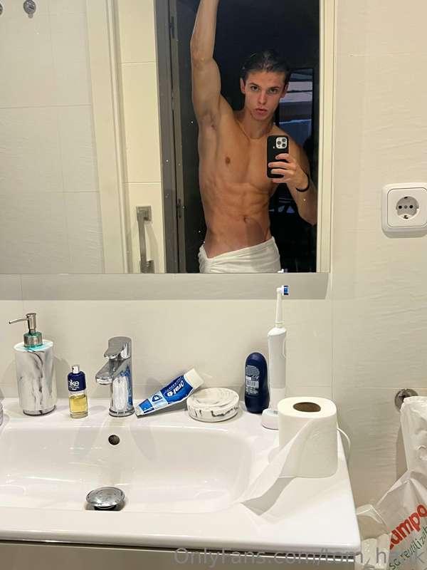 Come to the shower with me 💦🔥