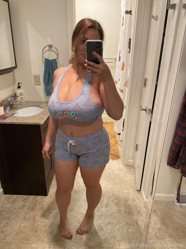 Sunday titties for ya