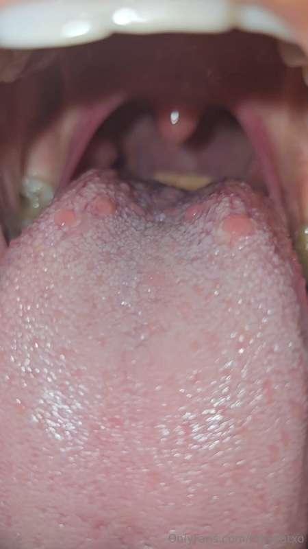 🆕 NEW CONTENT!! (1:11 mins) Close up from my face into my mo..