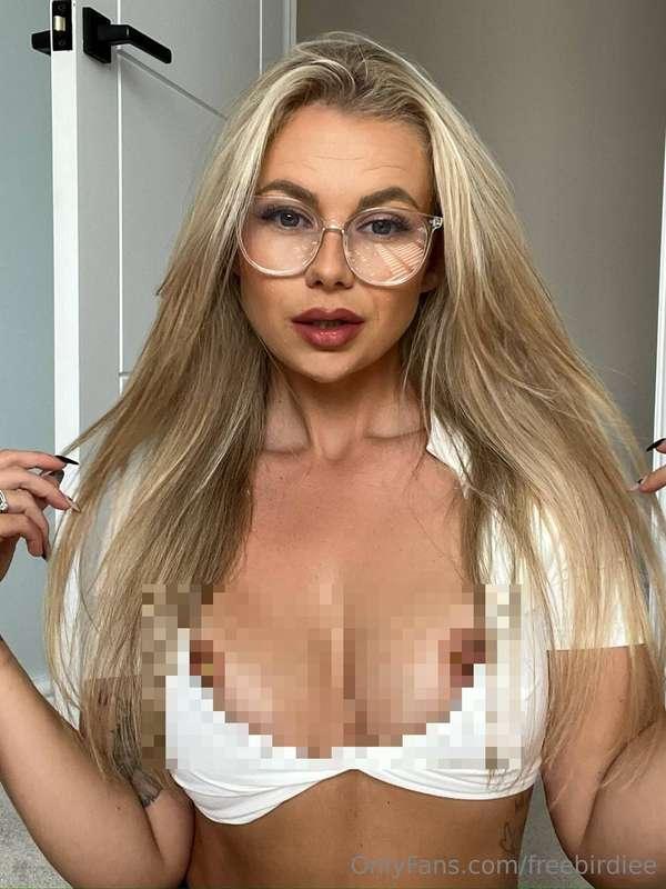 Do you think i need a bigger top? 🙊