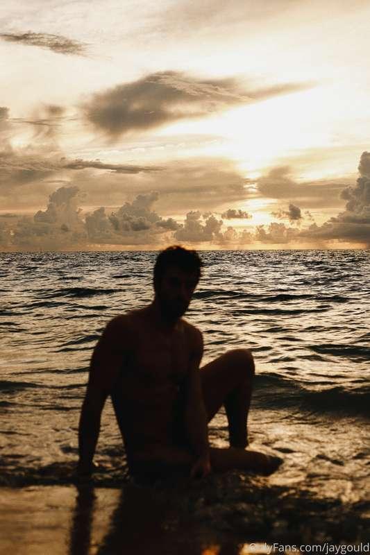 Let’s normalize skinny dipping 🌅