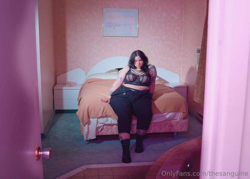 the opposite wall is one big mirror, by the way, just in cas..