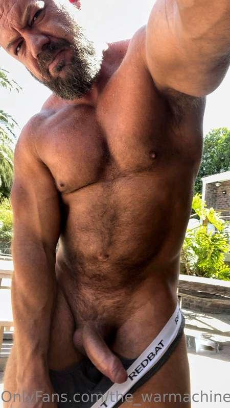 Getting some sun makes me so horned, need sun tan and a blow..