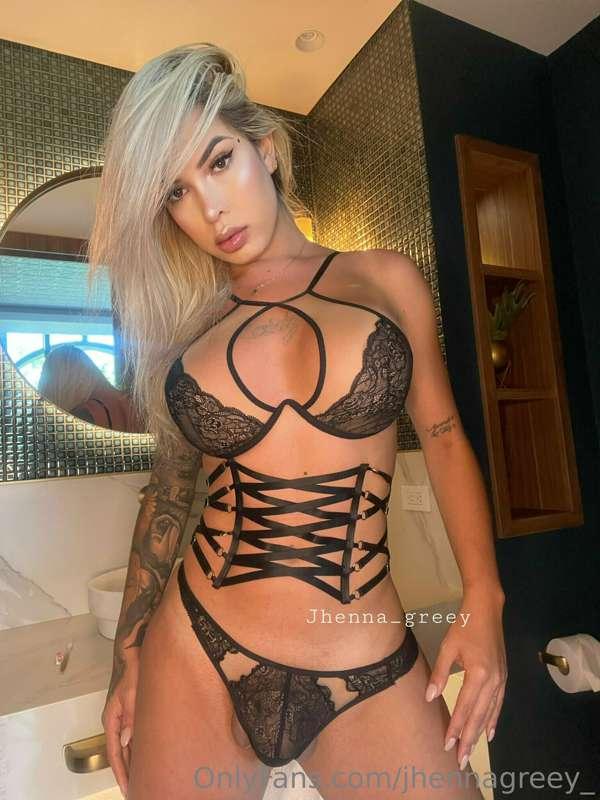 https://onlyfans.com/jhenna_greey