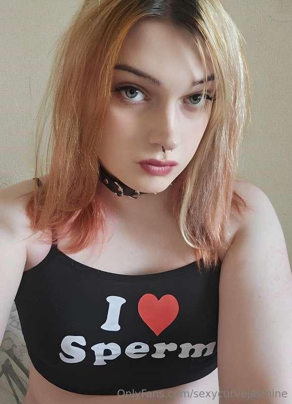 A hot transsexual whore @merlinkitty is ready to fulfill all..