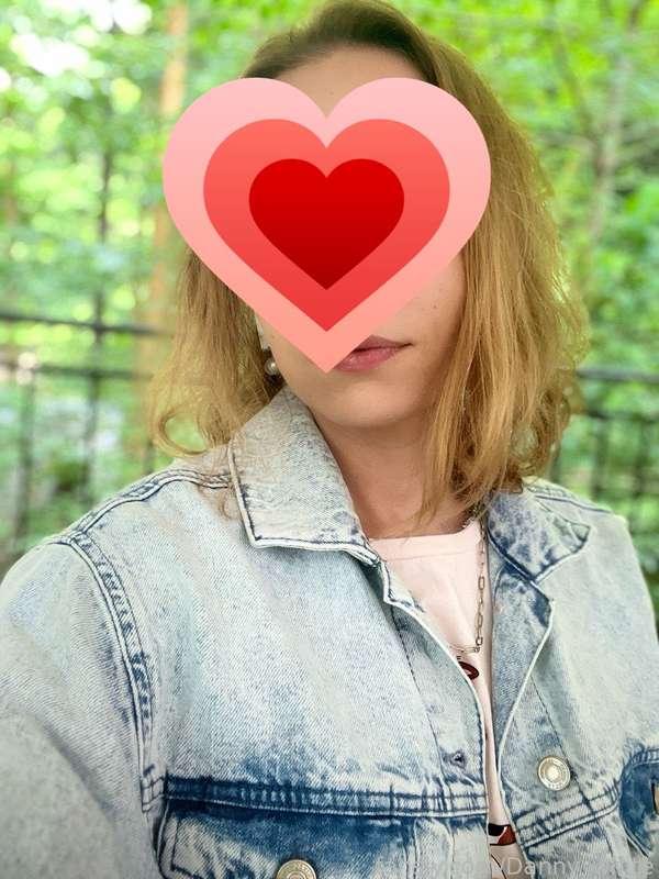 I love the fact that I look like a completely normal faithful wife most of the time. But, there is a HUGE but which you already know 🤭🥰

#fyp #dannywhite #hotwife #goddess #petite #amateur #lewds #face #cute #beauty 