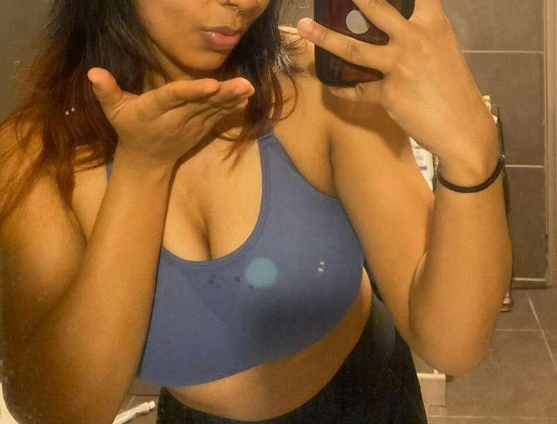 Gym outfit looks good but I think you’ll prefer me naked any..