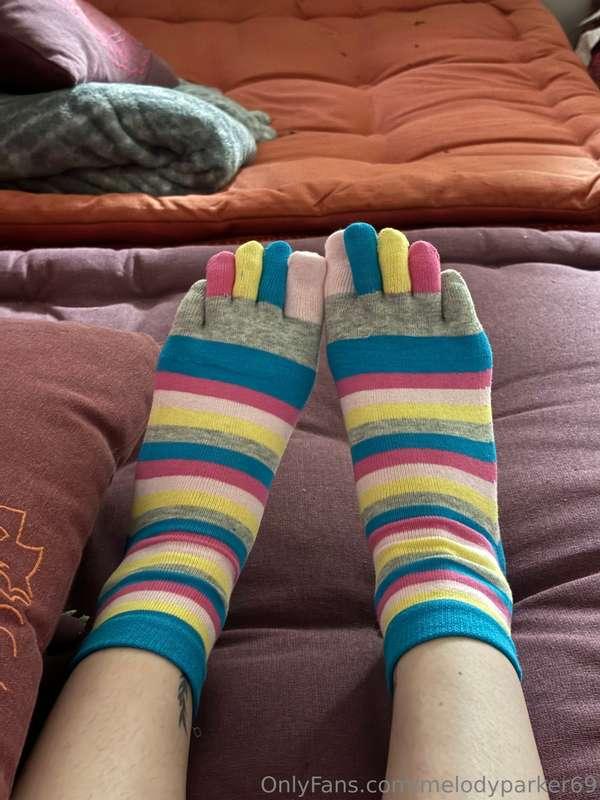 Comfy and cutie toes🥰