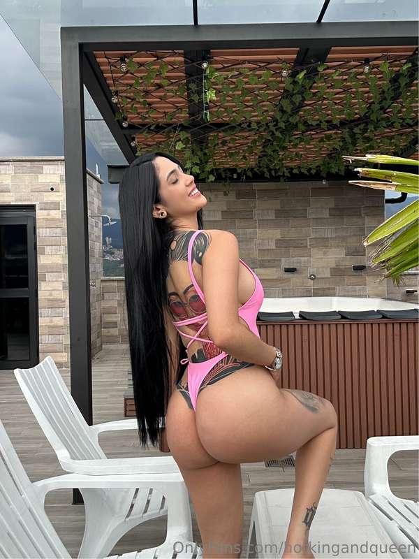 hotkingandqueen main image