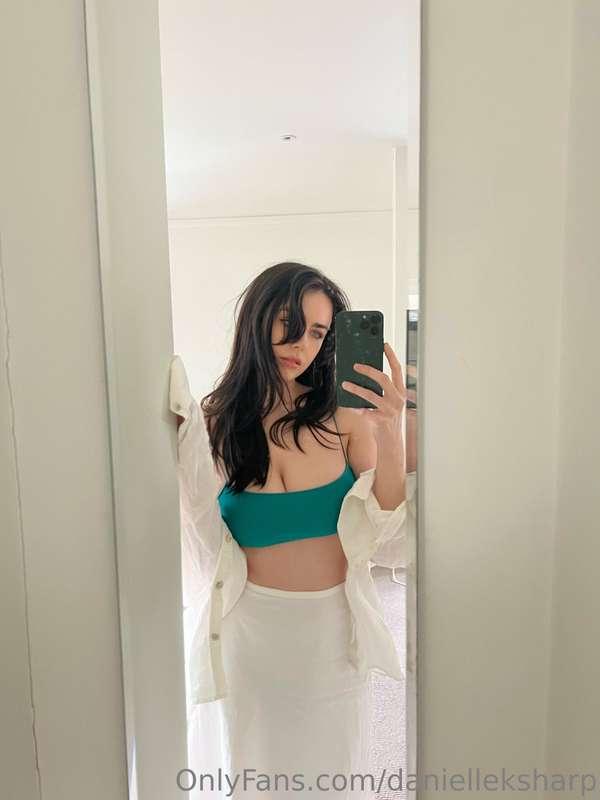 You knew there was going to be a mirror selfie somewhere 😋