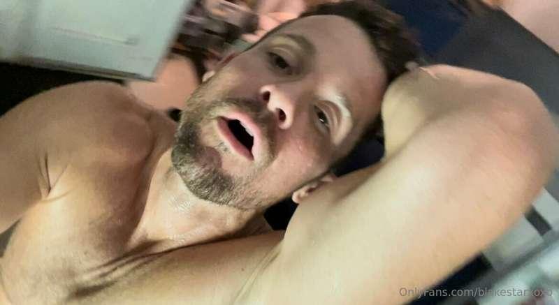 Sexy ass tease video clip ! 
Full nude 
covered head to toe ..