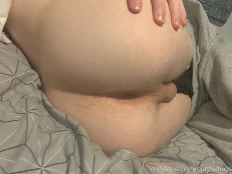 Stretchy stretch 🍑  I need a dick in my ass. Now. 😌

**send ..