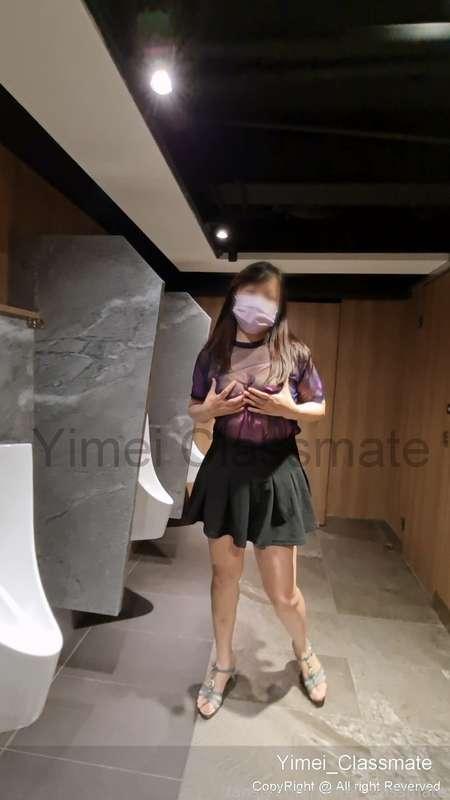 Wearing only a transparent top and a short skirt in a department store, walked into the men's toilet, and masturbated in front of the urinal~~
After taking off all my clothes, I walked to the door of the men's toilet and opened my pussy  to take pictures. It was super exciting 🤩🤩

今天來個露出大挑戰~~
在百貨公司內只穿透明上衣加短裙走進男廁,在小便斗前掰穴慰慰~~
把衣服脫光後,再走到男廁門口掰穴拍拍,超級緊張刺激的🤩🤩
最後再到廁間裡好好的慰慰舒服一下🥰🥰
有粉絲想跟我在這邊壞壞的嗎😆😆😆