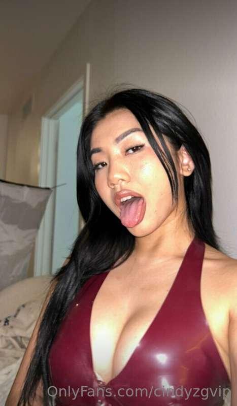 my mouth is open for your cock 🍆