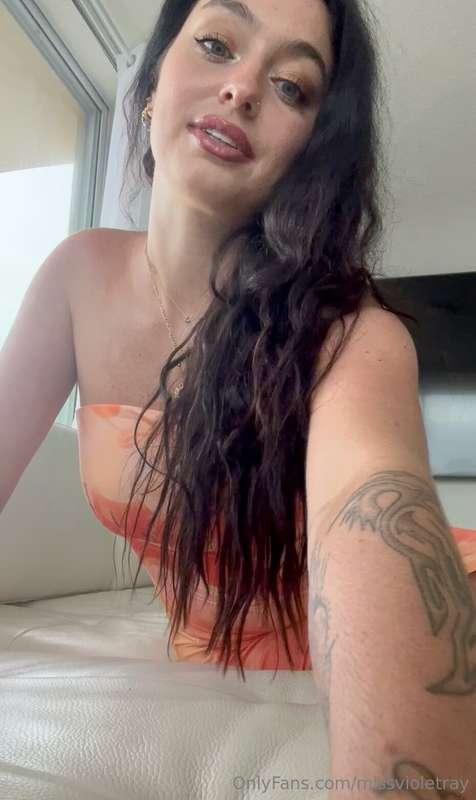 its my birthday today!! 22 i am wowww, anyone want to spoil ..
