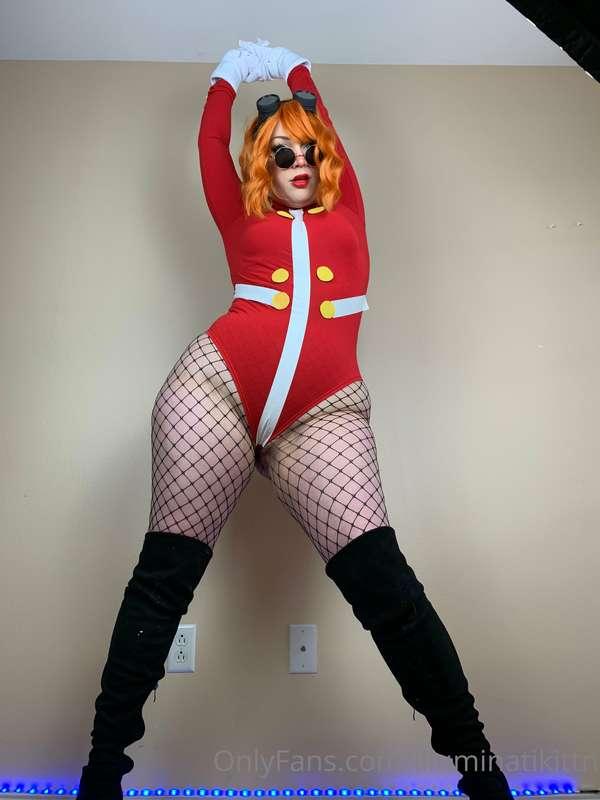 This is giving me Patrick Star in fishnets 🤣