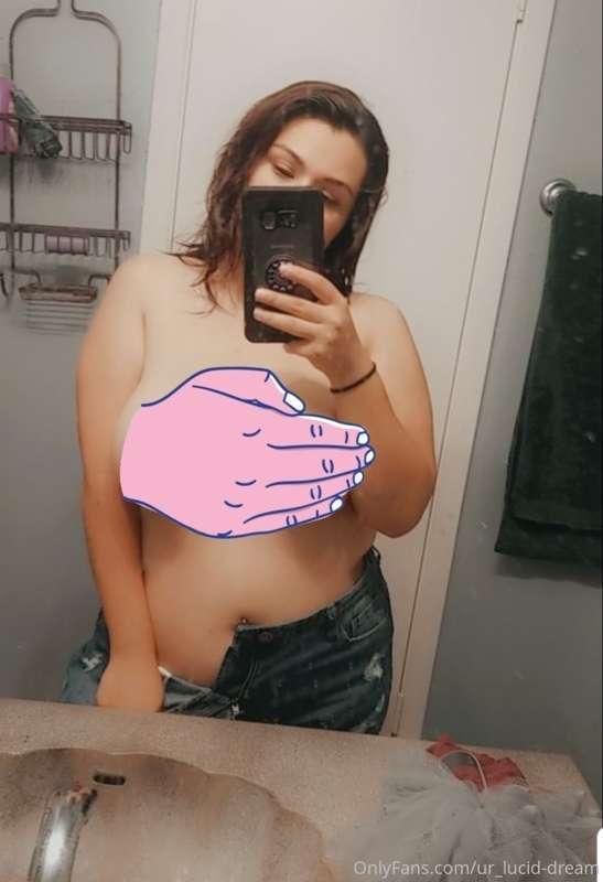 😈😈😈
Titty play? 😏