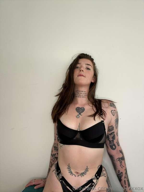 Should i post more of my off camera hookup stories or do you..