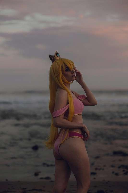 My PEACH at the beach 🍑👑