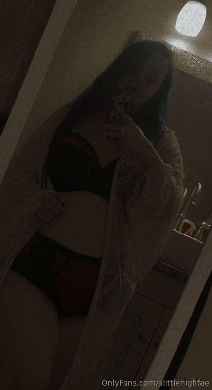 Dressed like a good girl but feeling like a bad one😏 