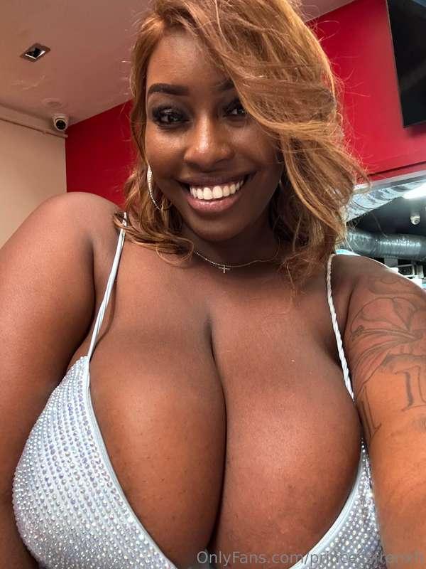 Dinner date with me? 🦋