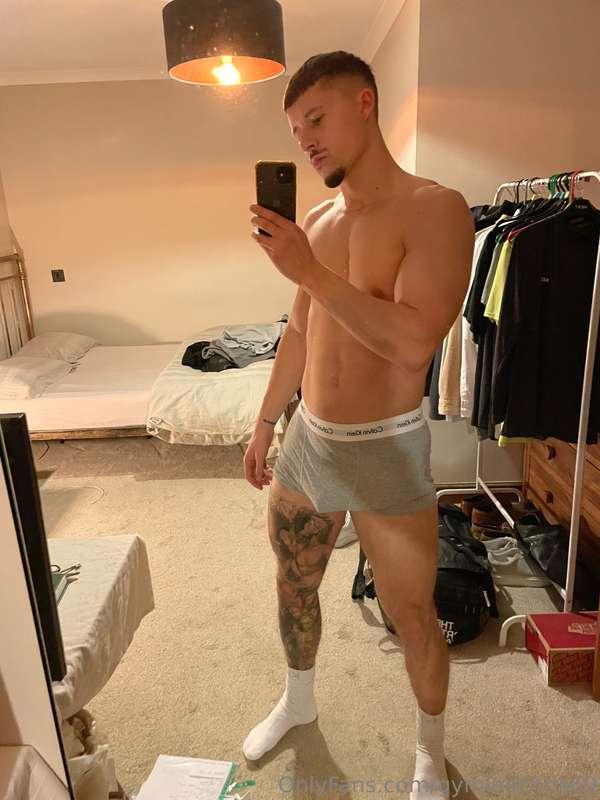 Want to see me get my dick out boy? 🍆