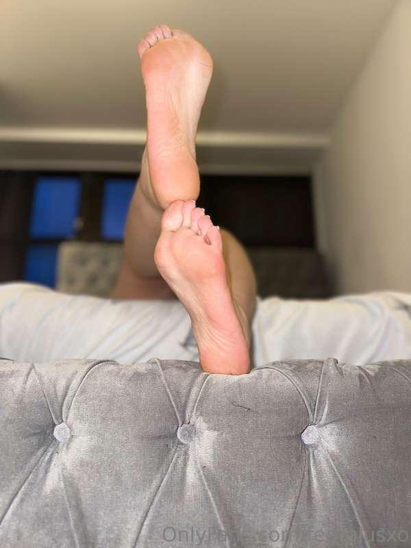 Looking up at my wrinkled soles can be an incredibly arousin..