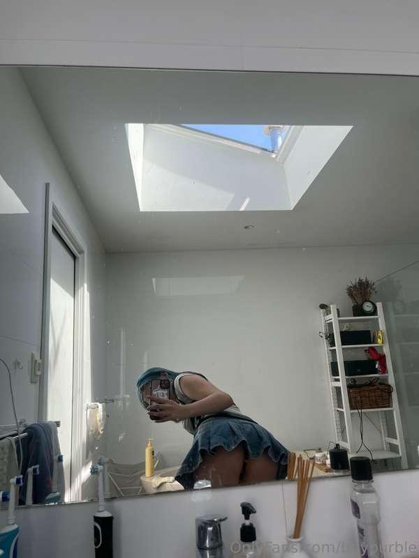 hi x 😊 do u like when i’m bent ova like this?