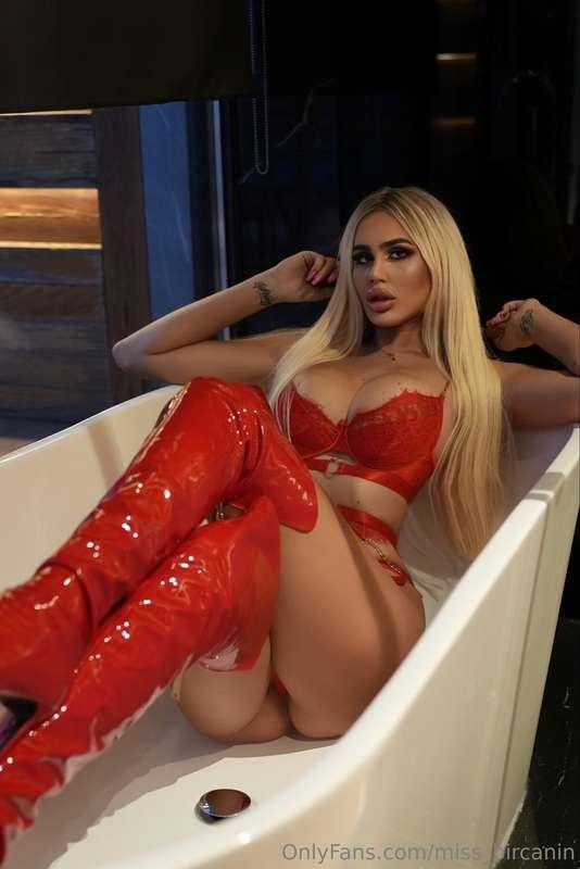 Lady in red 😋