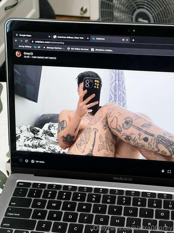 <3