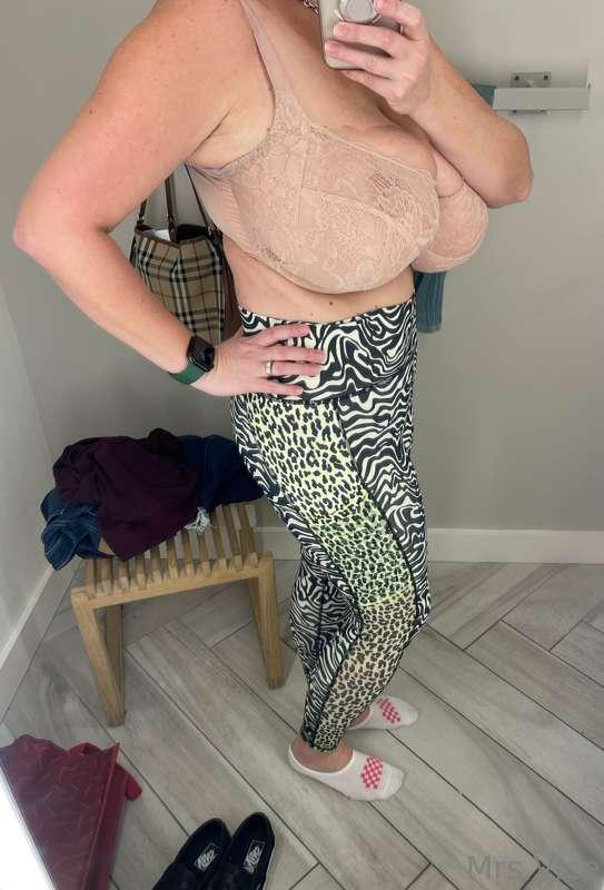 What do y’all think of these yoga pants?? Or did you even no..