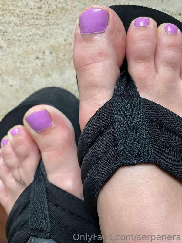 What would you like to see me do with my feet?

Cosa vorrest..