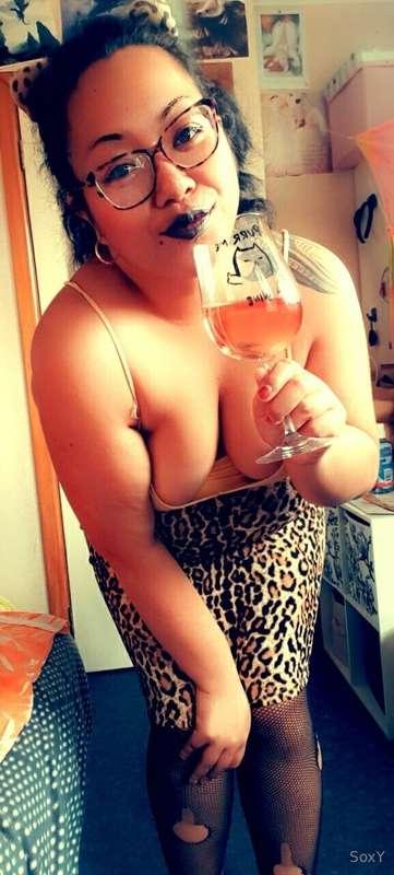 Purrrrrrr~ <3Curves on curves on curves! ~Hoping everyone ha..