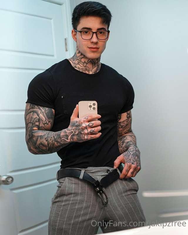 There's a better versions on my PREMIUM Onlyfans 😏🍆 @Jakipz ..