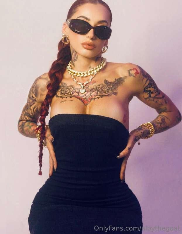 Bad & boujee / sexy & tatted 😋🔥