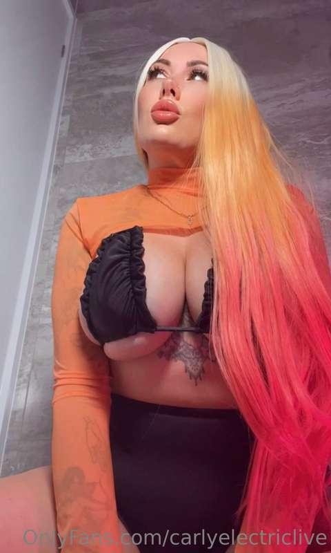 Check your DM’s Ive sent you all a free week sub link for my..