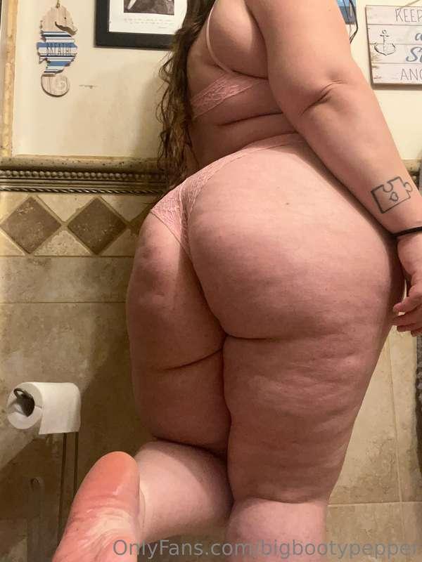 Thick booty Thursday!!! 

Don’t forget to tip your favorite ..