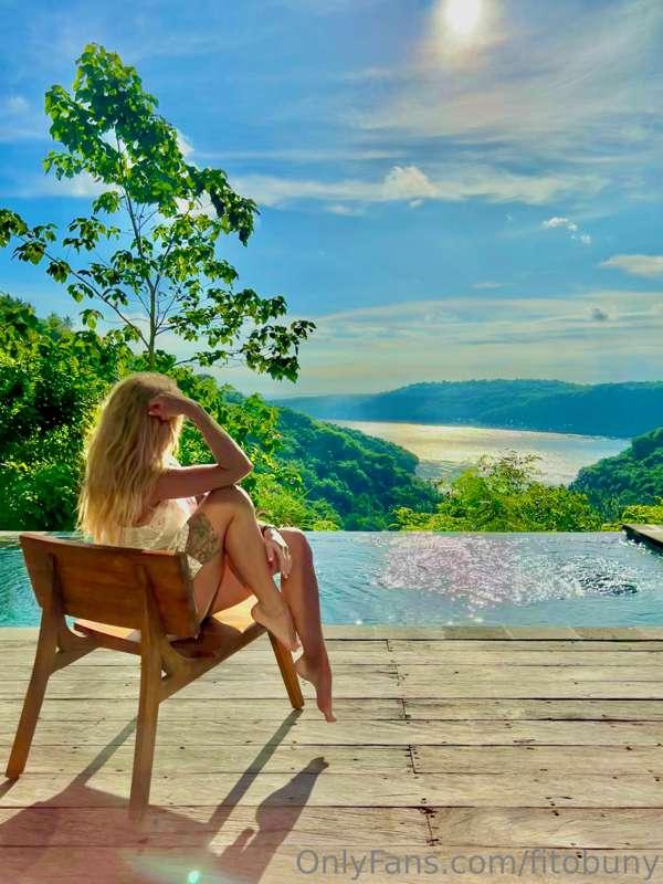 Yes, waking up to a view like this is a dream come true! 😍🌅 ..