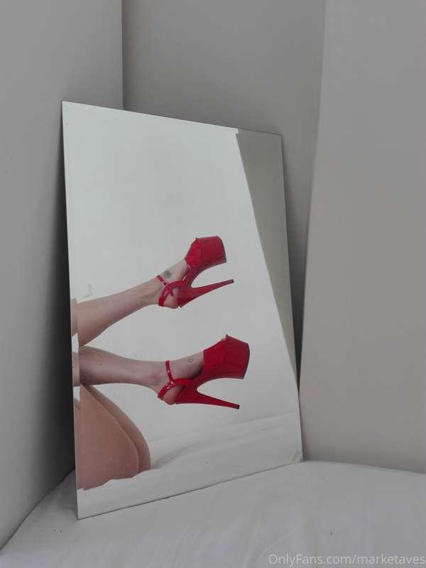 Be a good boy and tip me so I can buy more heels!